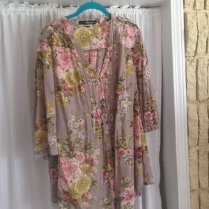 Lightweight gray flower print blouse